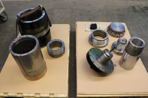 Teile zur Reparatur eines Zylinders. 